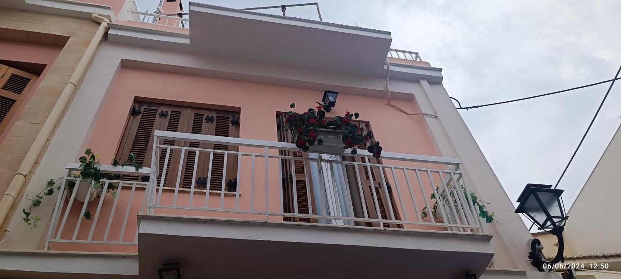 Lefterakis Place *